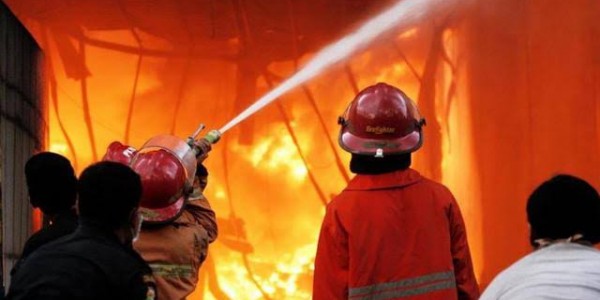 Kebakaran Belasan Kios di Terminal Senen Berhasil Dipadamkan