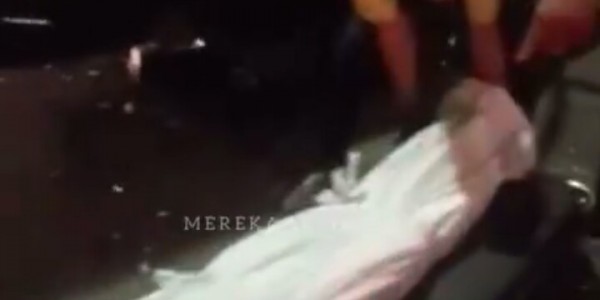 Ambulans Ditabrak Mobil Boks di Depan Polda Metro, Jenazah Mental ke Jalan