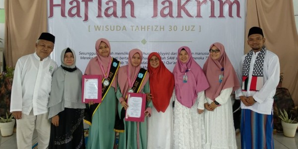 Insan Mandiri Parung Wisudakan 28 orang Hafizh dan Hafizoh Program 30 Juz