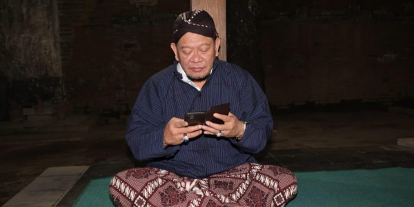 Pakai Busana Adat Jawa, LaNyalla Ziarah ke Makam Panembahan Senopati di Kotagede