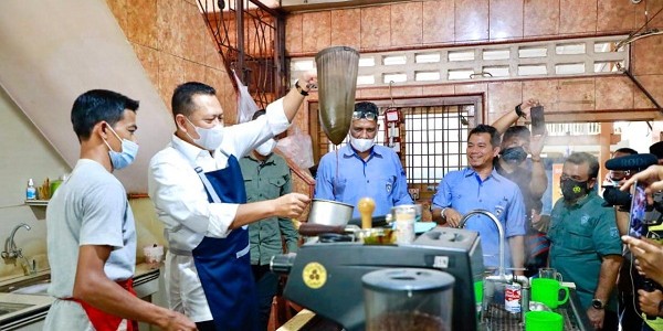 Bamsoet Coba Profesi Barista Tradisional