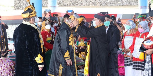 Ketua DPD RI Dianugerahi Gelar Mia Ogena Yi Saragau oleh Kesultanan Buton