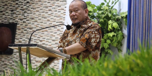 Di Baubau, LaNyalla Minta Pemerintah Bangun Pabrik Ekstraksi Aspal Buton untuk Stop Impor