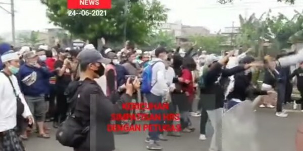 Ratusan Simpatisan Rizieq Diamankan usai Terlibat Bentrok, Polisi Temukan Senjata Tajam