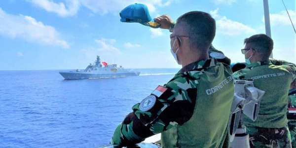 KRI Sultan Iskandar Muda Berikan Salam Perpisahan Dan Sambut Kapal Perang Negara Lain