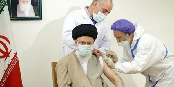 Ayatollah Ali Khamenei Divaksin Buatan Sendiri, Namanya Vaksin COVIran
