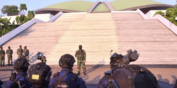 Irjen TNI Tinjau Latihan Prajurit Satgultor TNI di Gedung DPR MPR RI