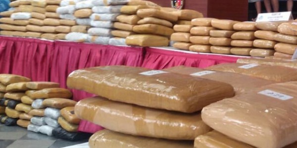 Transaksi Narkoba ala Bandar di Bekasi, 10 Kg Ganja "Dibuang" di Tong Sampah