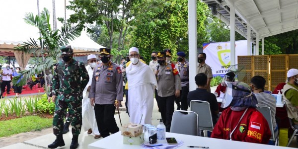 TNI-Polri dan Ormas Islam Rabithah Alawiyah Gelar Vaksinasi Massal di Simatupang