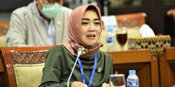 PPKM, DPR Desak Aparat Urai Kerumunan di Jalur Alternatif yang Masih Ramai