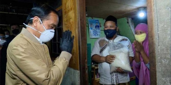 Pandu Riono: Pak Jokowi, Penanganan Covid-19 Jangan Lagi Diserahkan ke Pak Luhut dkk