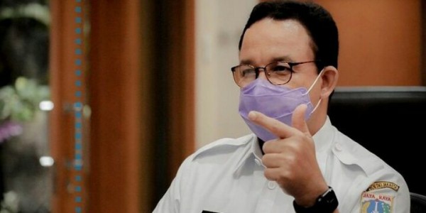 Terima Ratusan Tabung Oksigen dari Polda, Anies: Akan Diserahkan Langsung ke Puskesmas