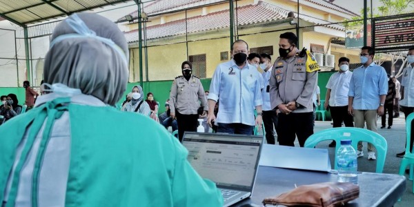 Ketua DPD RI Tinjau Pelaksanaan Vaksinasi di Polres Malang
