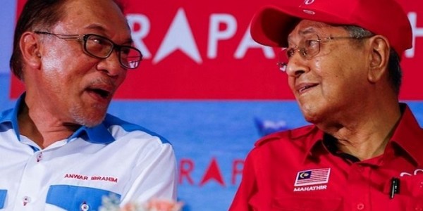 Mahathir Mohamad dan Anwar Ibrahim Desak PM Malaysia Lengser