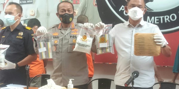 Nunggu Kiriman 1 Kilo Sabu di Depan Alfamart, RR Diciduk Polisi
