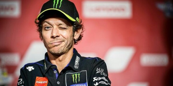 Rossi Pensiun, Komeng: Kalo Mau Ambil Uang Pensiun Bareng Ye