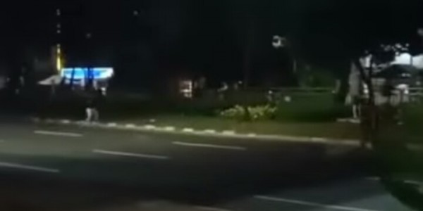 Tawuran Menggunakan Senjata Tajam Terjadi di Tebet, Polisi Buru Pelakunya