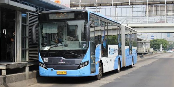 Warga Diminta Tunjukan Bukti Vaksin Jika Ingin Naik Transjakarta