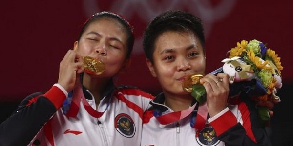 Jokowi Beri Bonus Rp5,5 Miliar ke Greysia/Apriyani