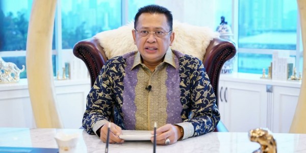 Bacakan Puisi, Ketua MPR RI Ingatkan Vaksinasi Turunkan Resiko Kematian Akibat Covid-19