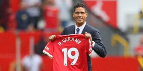 Akhirnya, Raphael Varane Berlabuh ke MU