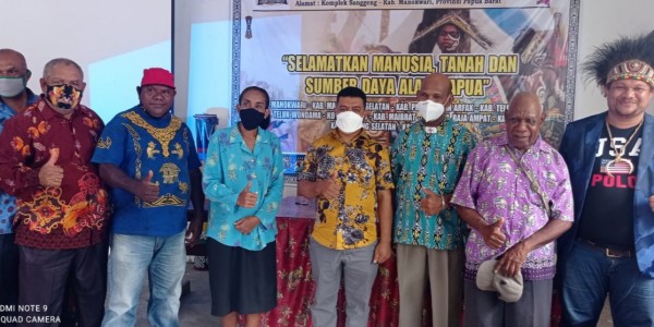 Filep Wamafma Desak Pemerintah Selesaikan Persoalan TKBM di Manokwari