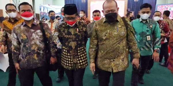 Ketua DPD RI Hadiri Peringatan Hari Konstitusi dan HUT ke-76 MPR RI