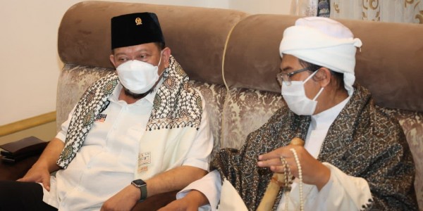 Ketua DPD RI Dapat 'Ijazah Khusus' dari Abuya Muhyidin Sumedang Agar Niat Mulia Tercapai