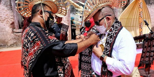 Ketua DPD RI Diangkat Jadi Anggota Kehormatan Dewan Adat