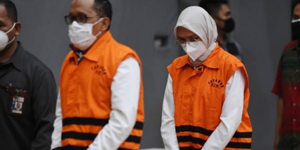 KPK Tahan Bupati Probolinggo dan Suaminya yang Juga Anggota DPR