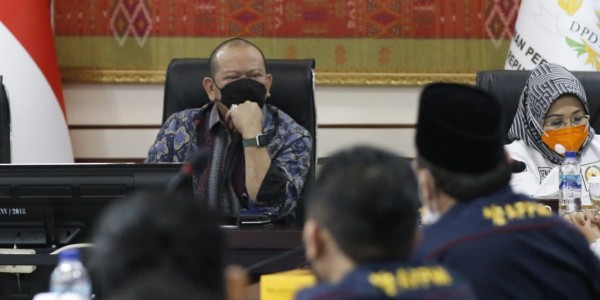 Rapat Kerja dengan Menaker, Ketua DPD RI Bahas Penempatan Pekerja Migran