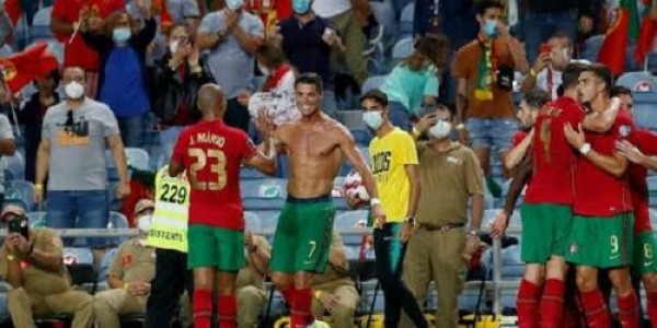 Ronaldo Bawa Timnas Portugal Menang Dramatis atas Irlandia