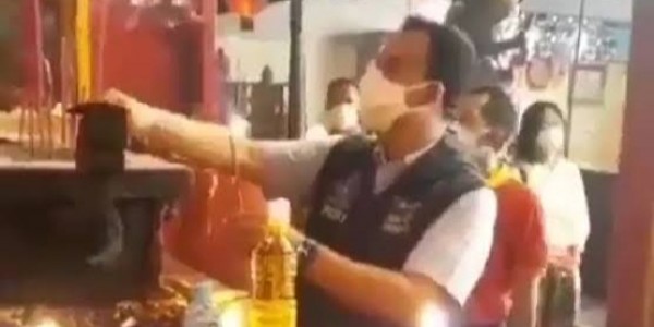 Anies Bakar Hio di Vihara, Lieus: Itu Penghormatan, Bukan Sembahyang