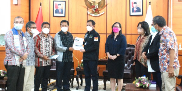 DPD RI Kaji Aduan Aliansi GERAK Tutup TPL