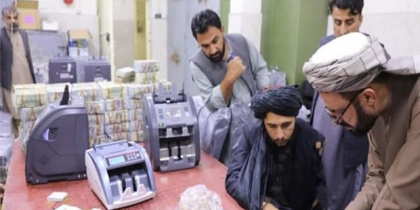 Taliban Temukan 12 Juta Dolar AS dan Emas Batangan di Rumah Pejabat Lama Afghanistan