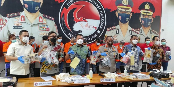 Coba Kelabui Petugas, Dua Pelaku Kirim Sabu dan Ekstasi Dalam Speaker