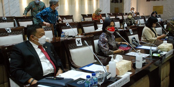 Rakaer Komisi XI DPR Dengan Komite IV DPD dan Menkeu