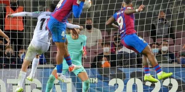 Berkat Ronald Araujo, Muka Barca Terselamatkan di Kandang Sendiri
