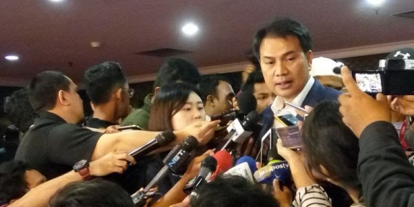 Negatif Covid-19, KPK Tangkap Azis Syamsuddin di Rumahnya