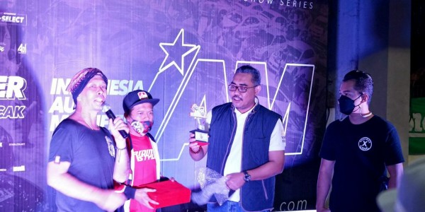Gus Jazil Terpukau Berbagai Kreasi Motor Antik Karya Anak-anak Muda