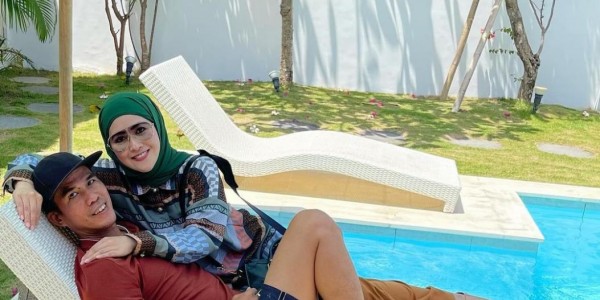 Di Tengah Kehamilan, Meggy Wulandari Pamer Kemesraan dengan Suami