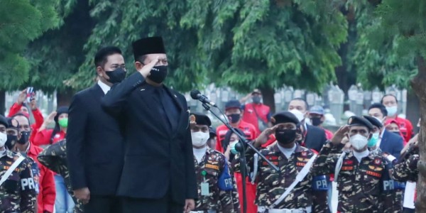 Ketua MPR RI Pimpin Upacara Pemakaman Sabam Sirait