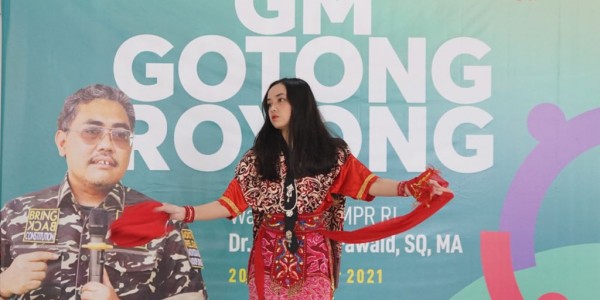 Nonton Tari Topeng Cirebon, Gus Jazil Minta Pemerintah Lestarikan Budaya Daerah