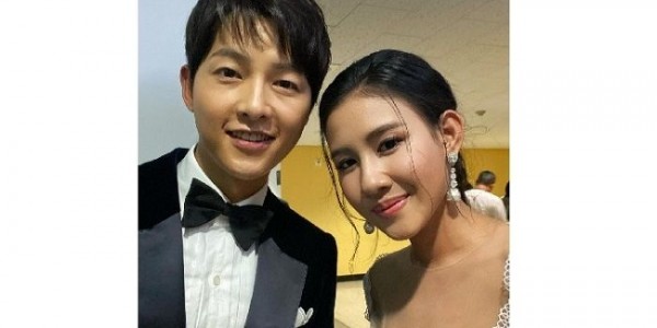 Bikin Iri, Shenina Cinnamon Pamer Foto Bareng Song Jong Ki