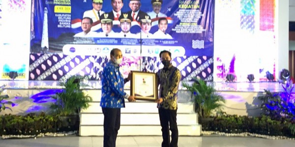 Nono Sampono Terima Penghargaan Tokoh Maritim Pengagas RUU Daerah Kepulauan