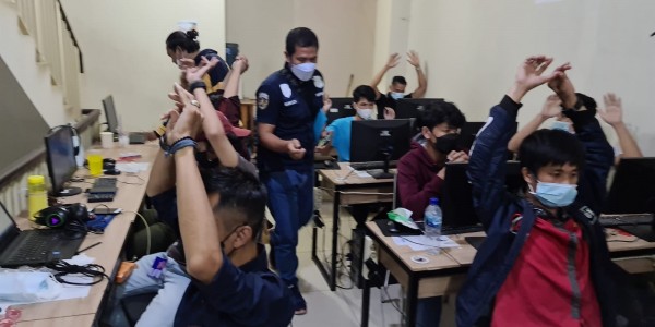 Resahkan Masyarakat, Polisi Bongkar Markas Pinjol Ilegal di Jakarta Barat