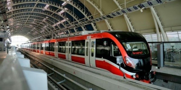 Hampir Rampung, Rangkaian Terakhir LRT Telah Berada di Lintasan