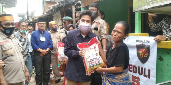 Aksi Kemanusiaan, PENA '45 Salurkan Bantuan ke Korban Kebakaran di Penjaringan