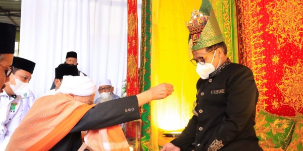 Lakukan Ritual Adat Peusijuek, Gus Muhaimin Resmi Jadi Warga Kehormatan Aceh