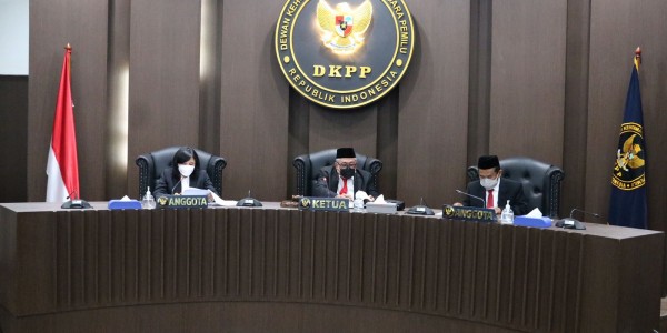 Lakukan Tindakan Asusila, DKPP Berhentikan Anggota KPU Kab. Kaur